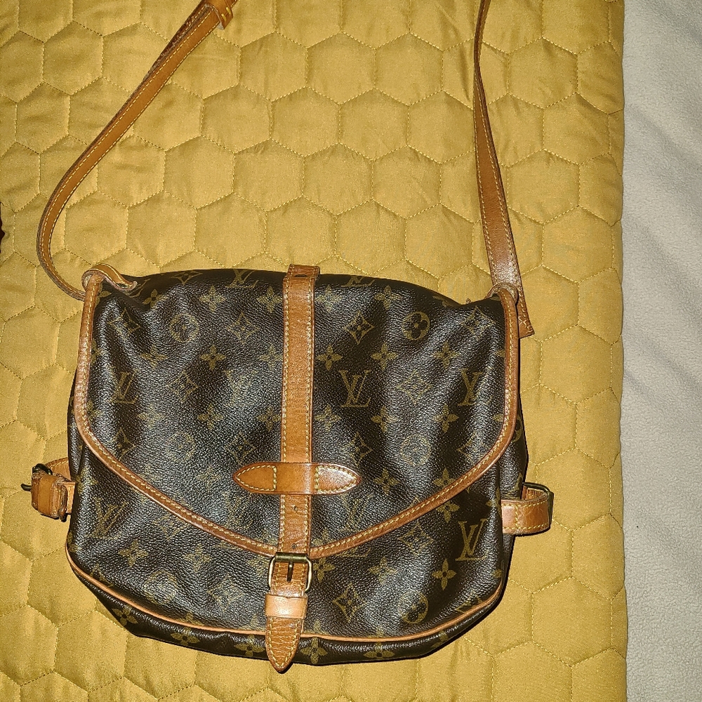 Authentic Louis Vuitton Saumur 30 Canvas Crossbody